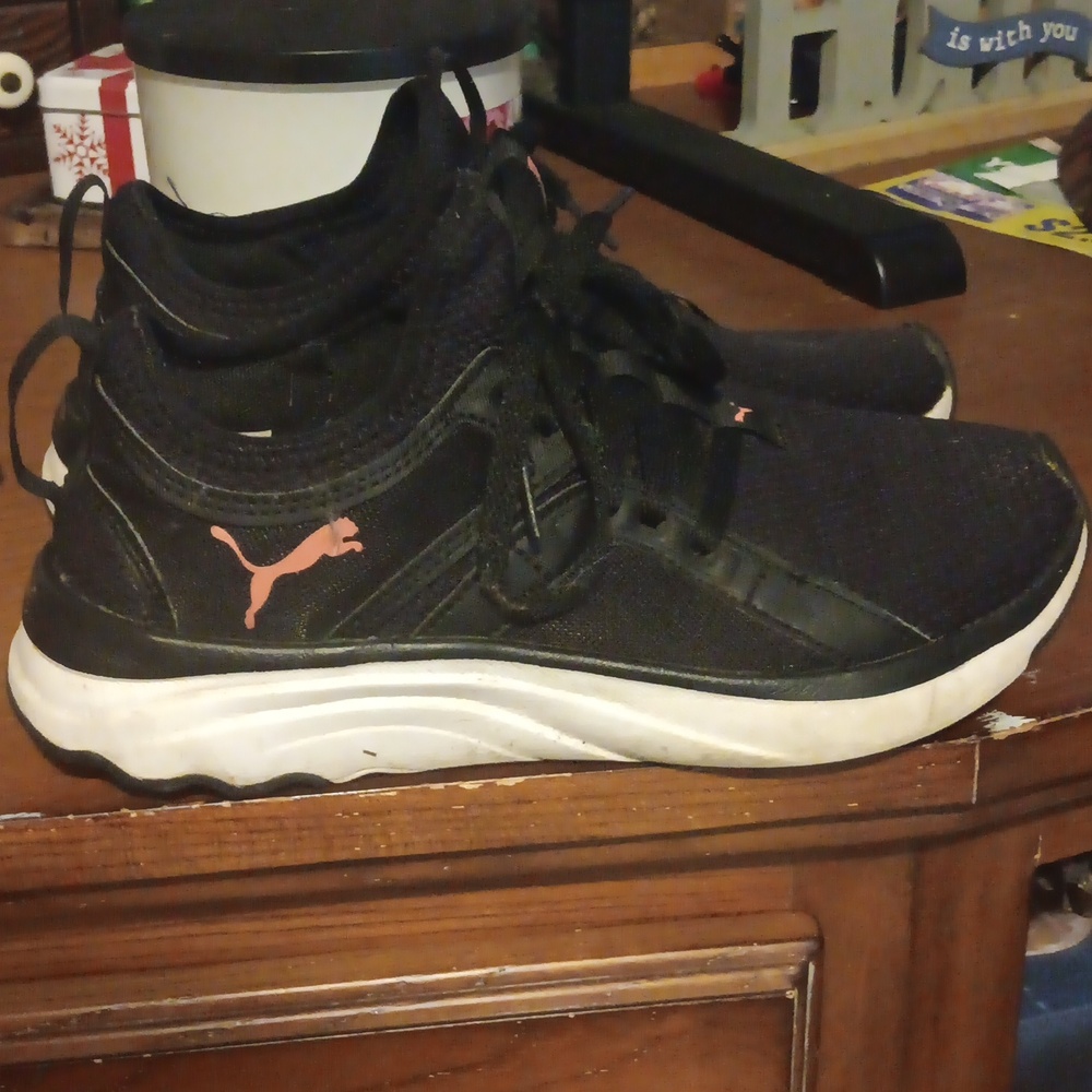 Puma 6.5 woman's black and pink